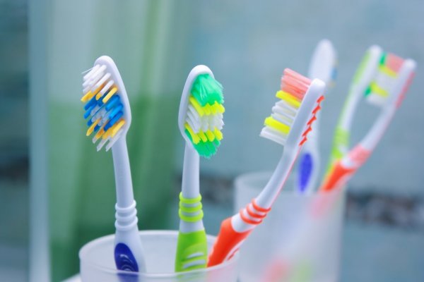 Doğru Diş Fırçası Nasıl Seçilir
